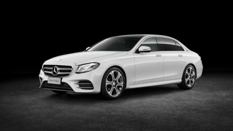 Sleek White Luxury Sedan Wallpaper wallpaper