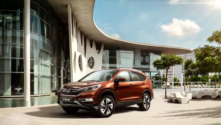 Sleek Honda CR-V in Urban Setting wallpaper