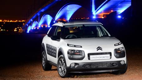 Sleek Citroën C4 Cactus Against a Night Skyline wallpaper