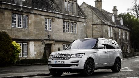 Sleek Luxury SUV in a Timeless Setting wallpaper