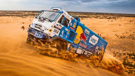 Ultimate Off-Road Adventure in the Desert Landscape wallpaper