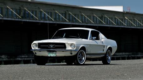 Classic Mustang in Stunning Detail for Car Enthusiasts wallpaper