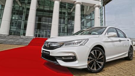 Sleek Honda Accord on a Red Carpet Entrance wallpaper