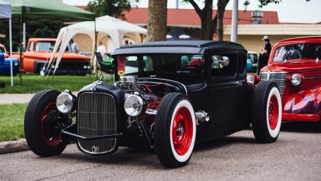 Classic Hot Rod with Vintage Style and Bold Colors wallpaper