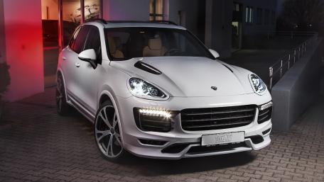 Sleek Luxury SUV for the Modern Driver wallpaper