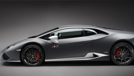 Sleek and Powerful Lamborghini Huracán Wallpaper wallpaper