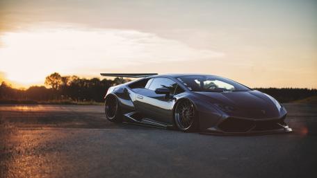 Sleek Lamborghini at Sunset wallpaper