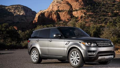 Sleek Range Rover on Scenic Roadway wallpaper