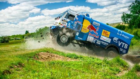 Thrilling Rally Truck in Action wallpaper