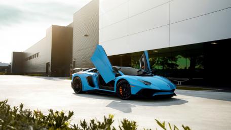 Sleek Blue Lamborghini with Lifting Doors for Car Enthusiasts wallpaper