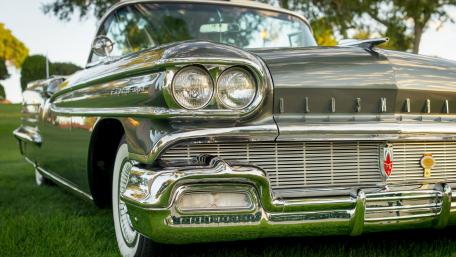 Classic American Luxury Car Wallpaper for Enthusiasts wallpaper