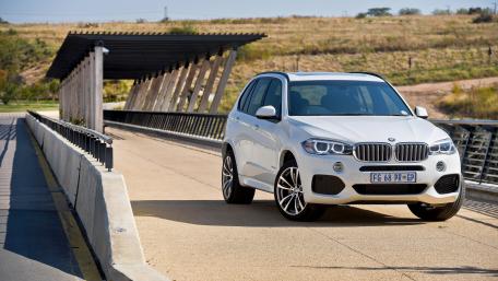 Sleek White SUV on Modern Bridge wallpaper