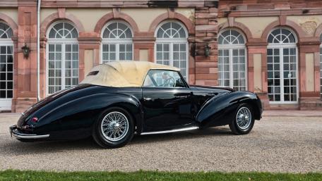 Timeless Elegance of the Austin Healey 100 wallpaper