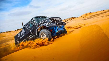 Off-Road Adventure in Golden Sands wallpaper