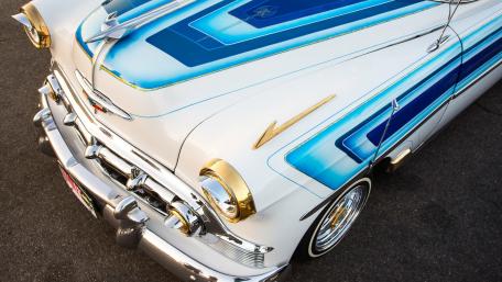 Classic Blue and White Custom Car Beauty wallpaper