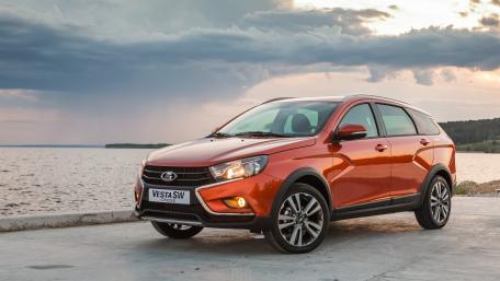 Stylish Cross SUV by the Water wallpaper