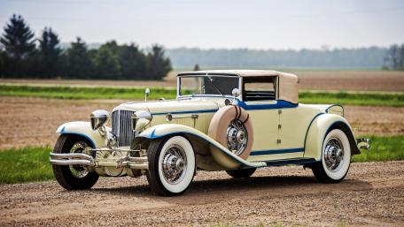 Classic Elegance of a Vintage Convertible Car Wallpaper wallpaper