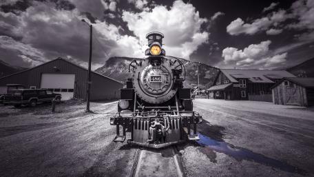 Monochrome Majesty of a Vintage Locomotive wallpaper