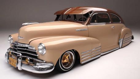 Classic Retro Car Elegance With a Modern Twist wallpaper