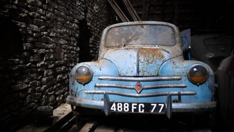 Forgotten Beauty of a Vintage Car wallpaper