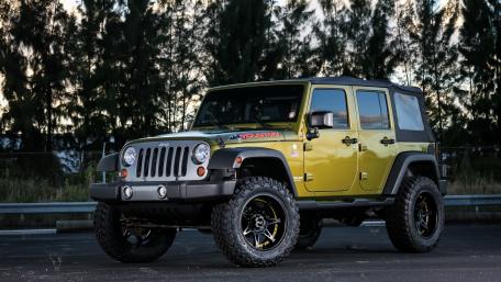 Bold and Rugged Adventure-Ready SUV Wallpaper wallpaper