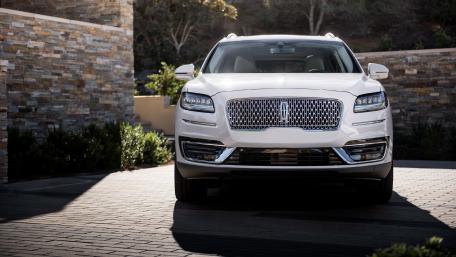 Sleek Luxury SUV Design in 4K Resolution wallpaper