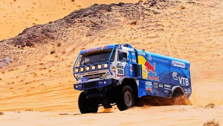 Off-Road Adventure in the Desert Landscape wallpaper