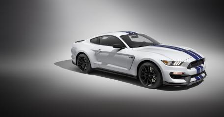 Sleek White Muscle Car Wallpaper For Enthusiasts wallpaper