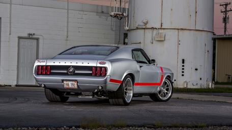 Classic Silver Mustang Beauty wallpaper