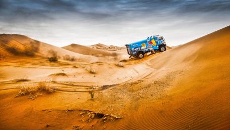 Thrilling Desert Racing Adventure wallpaper