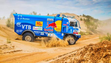 Dynamic Rally Truck in Action wallpaper