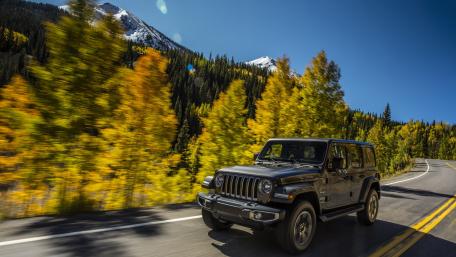Autumn Adventure with the Jeep Wrangler wallpaper