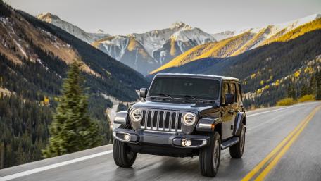 Adventure Awaits with this Stylish SUV Wallpaper wallpaper