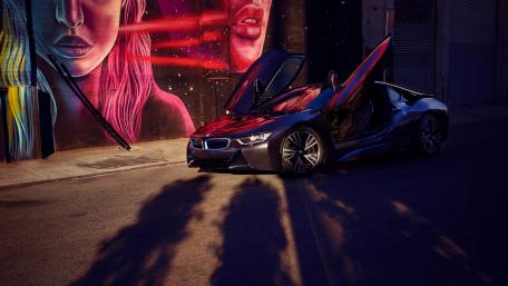 Sleek BMW i8 Against a Vibrant Mural wallpaper