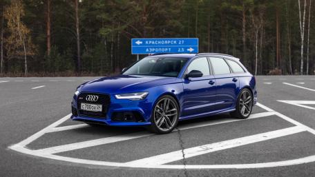 Sleek and Stylish Audi RS6 on the Road wallpaper