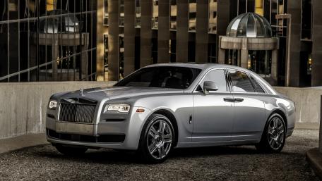Sleek Silver Luxury Car Wallpaper wallpaper