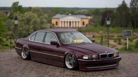 Sleek and Stylish Car Wallpaper for Enthusiasts wallpaper