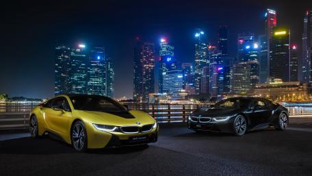 Sleek BMW i8 Supercars Under City Lights wallpaper
