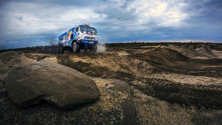 Thrilling Off-Road Adventure Wallpaper wallpaper
