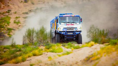 Off-Road Adventure in the Dusty Wilderness wallpaper
