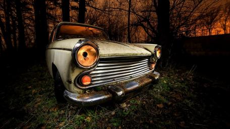 Abandoned Classic Car Amidst Nature's Embrace wallpaper