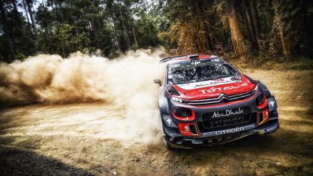 Rally Car Racing in Action wallpaper