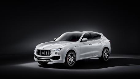 Sleek White Luxury SUV Wallpaper 4K wallpaper
