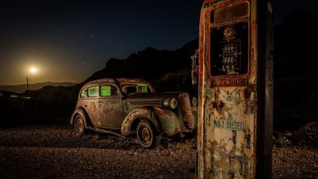 Forgotten Beauty of a Vintage Car at Night wallpaper