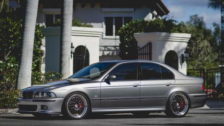 Sleek Silver BMW E39 in Urban Environment wallpaper