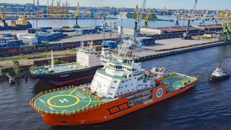 Vibrant Port Scene with Modern Vessels wallpaper
