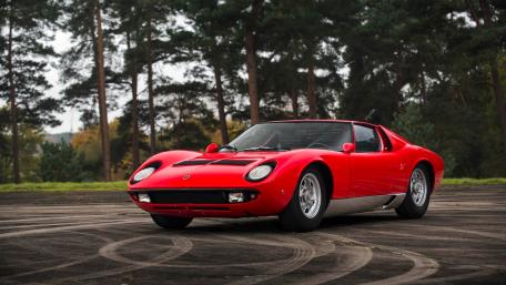 Classic Lamborghini in Vibrant Red wallpaper