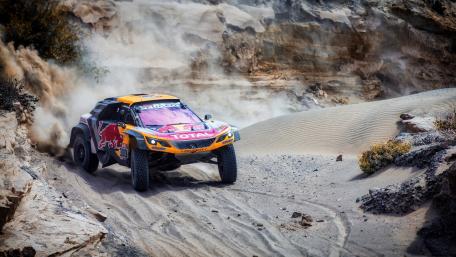 Off-Road Adventure in the Desert Sands wallpaper