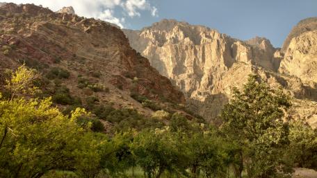 Eshgh Valley wallpaper