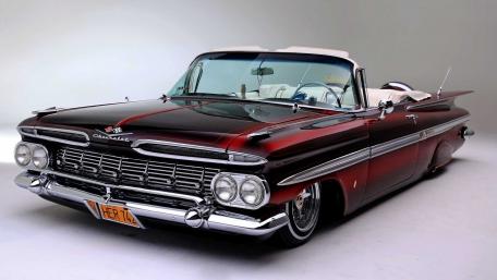 Classic Chevrolet Convertible in Elegant Red Shine wallpaper